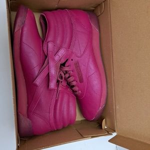 Size 9.5 - Reebok Freestyle High